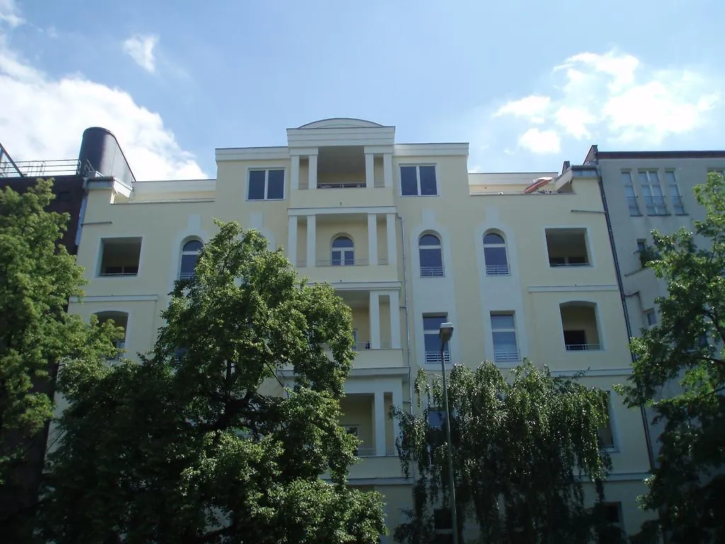 Lv Rooms & Apartments Am Luetzowplatz Berlin Germany