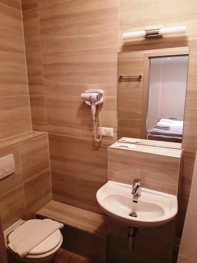 Lv Rooms & Apartments Am Luetzowplatz Berlin Germany